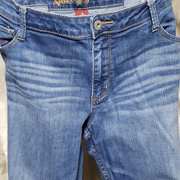 Arizona Jean Co. Super Skinny. Button/Zipper Closure. Junior Size 19 Short - Picture 3 of 12